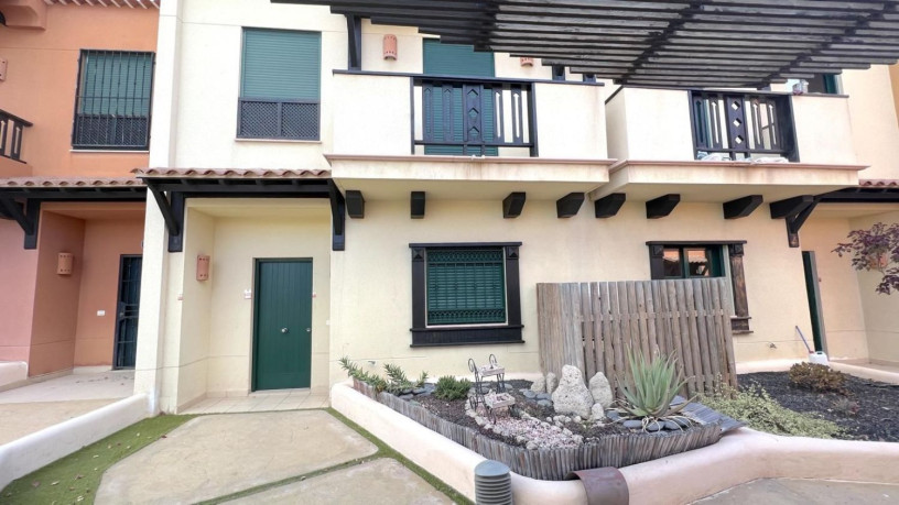 chalet-adosado-en-venta-en-calle-de-las-higueras-big-1