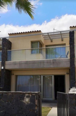 chalet-adosado-en-venta-en-calle-cornical-32-big-1