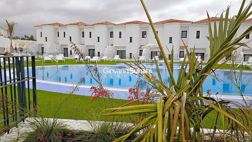 chalet-pareado-en-venta-en-golf-del-sur-amarilla-golf-big-1