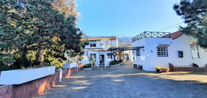 casa-rural-en-venta-en-las-cuevas-los-gomez-big-1