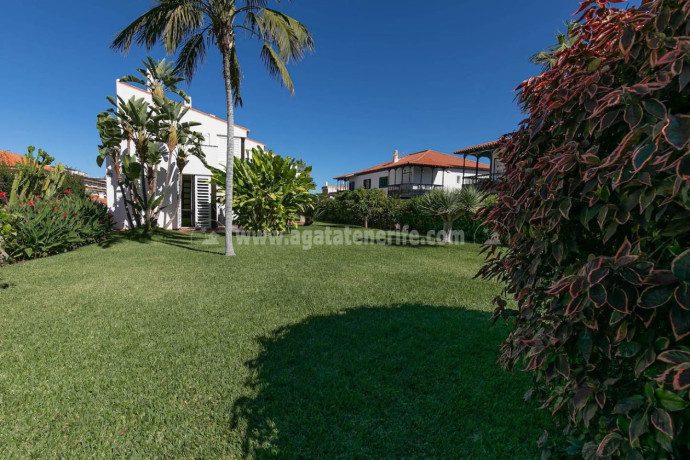 casa-o-chalet-independiente-en-venta-en-distrito-botanico-ref-r12000v-big-3