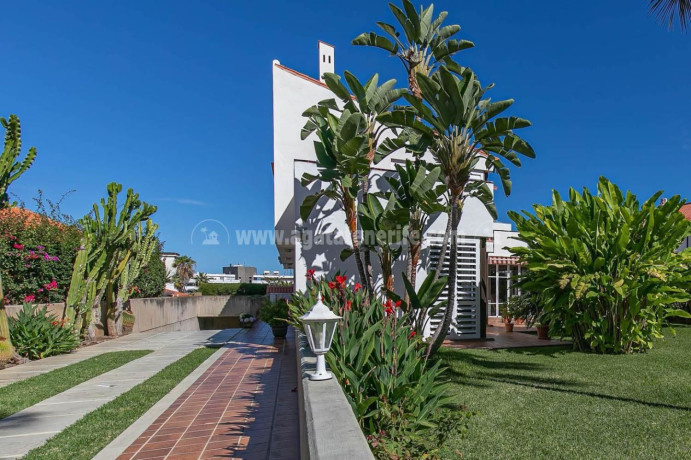 casa-o-chalet-independiente-en-venta-en-distrito-botanico-ref-r12000v-big-2