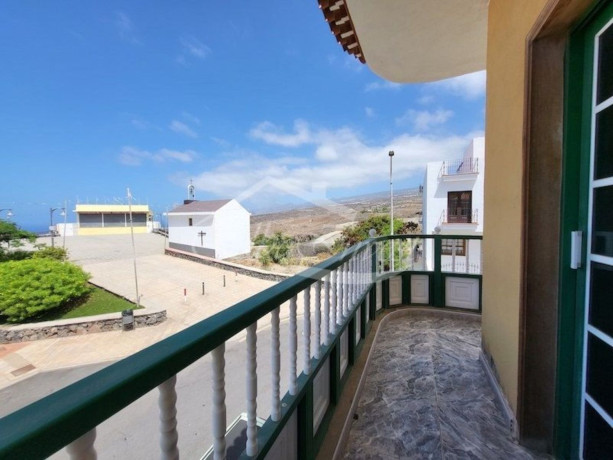 casa-o-chalet-en-venta-en-playa-san-juan-big-1