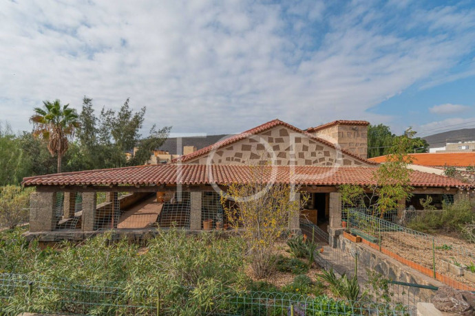 casa-rural-en-venta-en-tamaide-el-roque-big-2