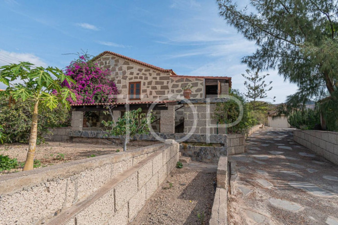 casa-rural-en-venta-en-tamaide-el-roque-big-1