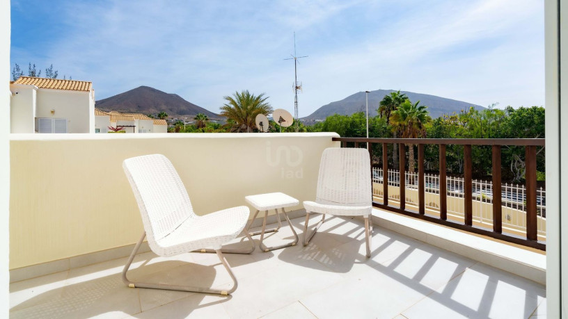 casa-o-chalet-en-venta-en-los-cristianos-big-19