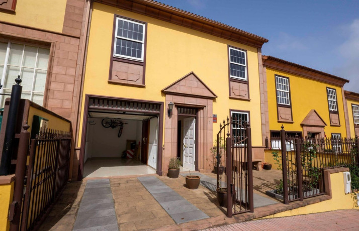 chalet-adosado-en-venta-en-calle-los-gofiones-1-ref-0067-03957-big-0