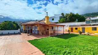 Casa o chalet independiente en venta en calle viñas, 36 (ref. 102821668)