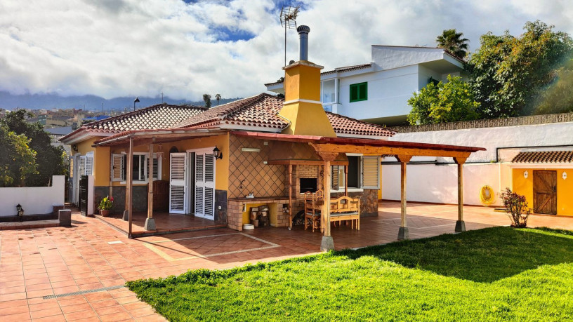 casa-o-chalet-independiente-en-venta-en-calle-vinas-36-big-1