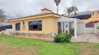 Casa o chalet independiente en venta en Centro (ref. VCH 11049 centro)