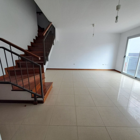 duplex-en-venta-en-calle-la-gorvorana-big-1