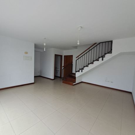 duplex-en-venta-en-calle-la-gorvorana-big-10