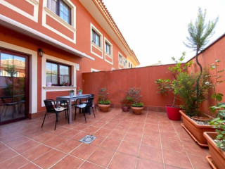 Chalet adosado en venta en calle Puerto de la Cruz, 11