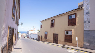 Chalet adosado en venta en calle Calvario De Abajo, 10 (ref. YF255923)